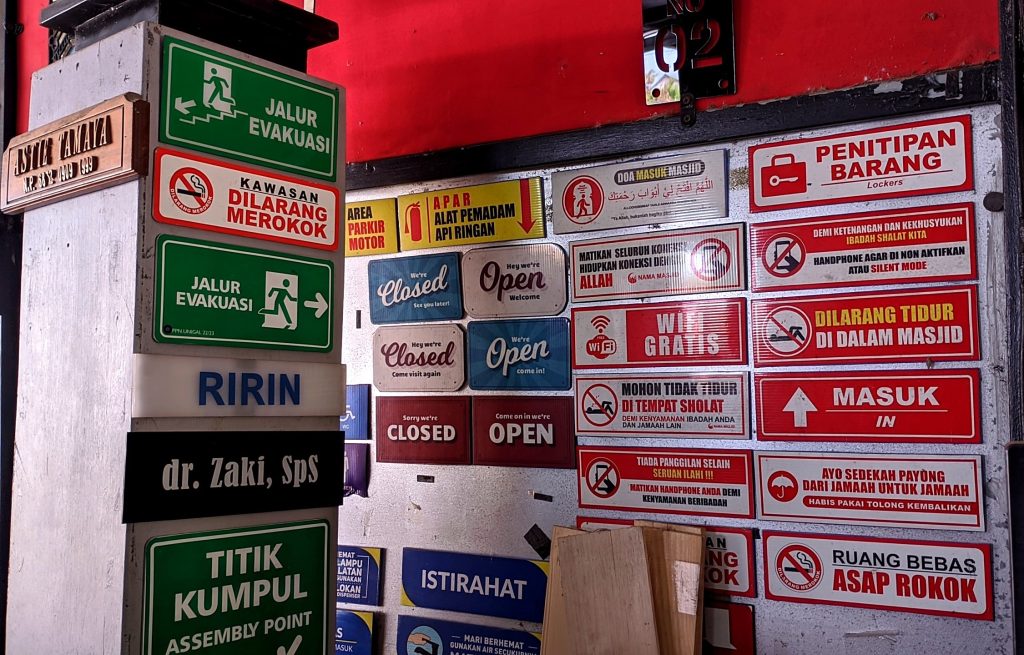 Jasa Pembuatan Papan Nama Akrilik Tasikmalaya